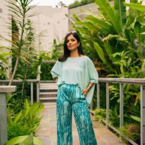 Pull Kos et pantalon Pitonn See the Moon bleu clair, col bateau et manches trois quarts 